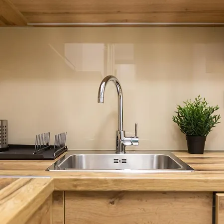 格兰德套房公寓 *